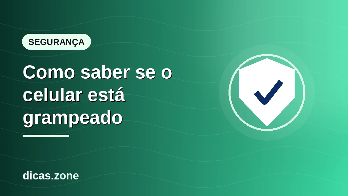 Pessoa verificando como saber se o celular está grampeado nas configurações de segurança do Android